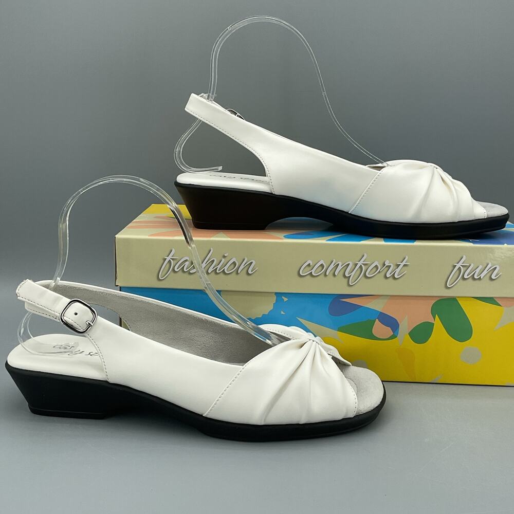 NEW Easy Street Women’s Fantasia Sandals White Size 8.5M